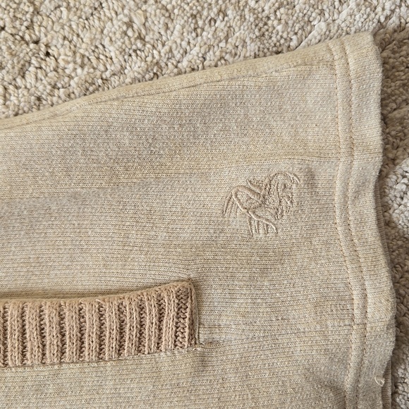 Legendary  hooded sweater - Picture 3 of 5